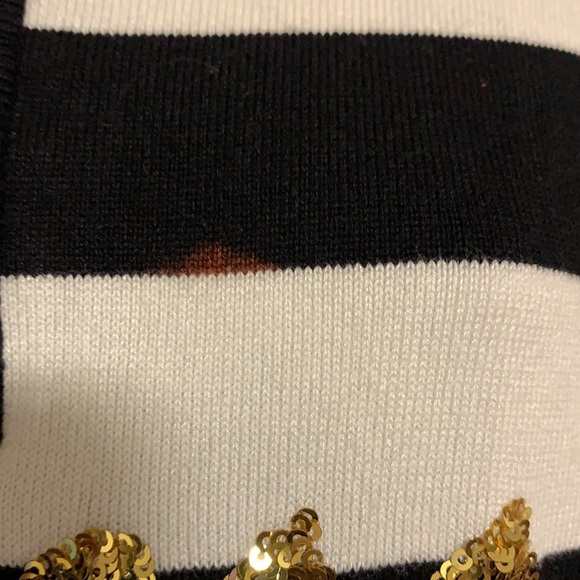 Striped Guess Knit Top 🖤 - Picture 4 of 5